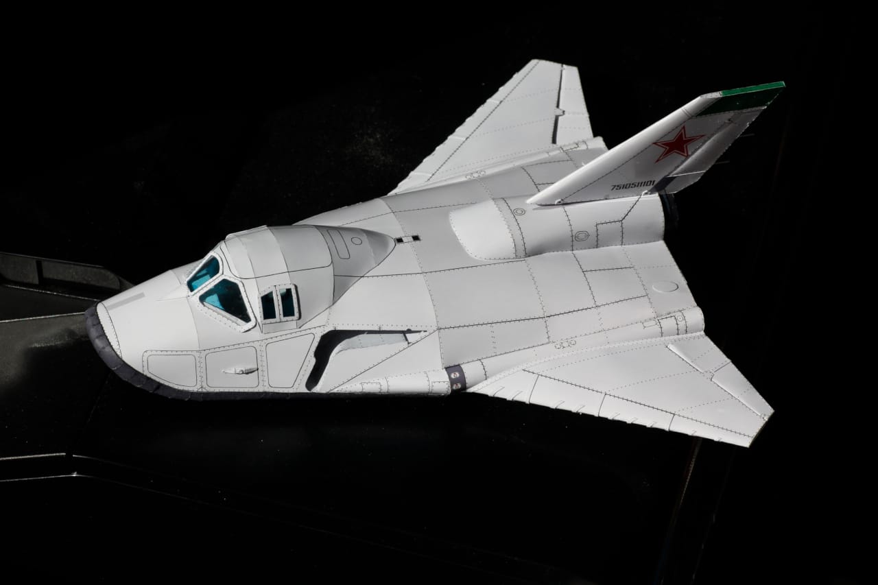 Крылья и хвост.