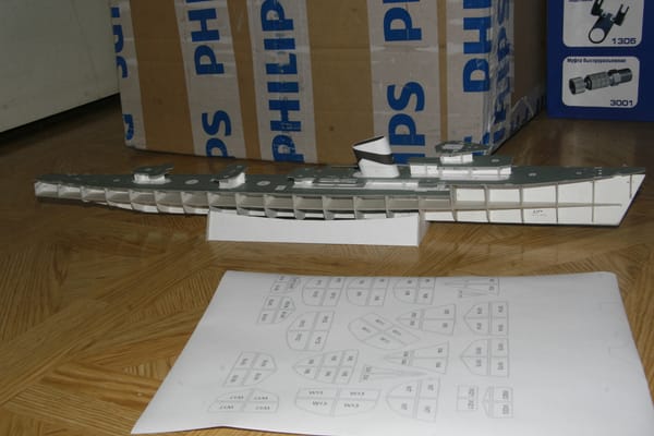 Чёрно-белый пароход