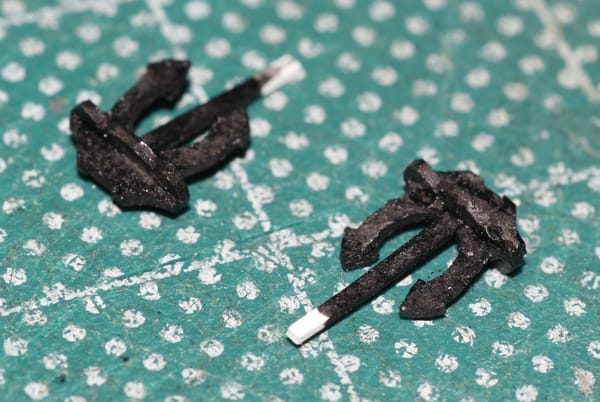 Оловянные круги и пластмассовые ноги